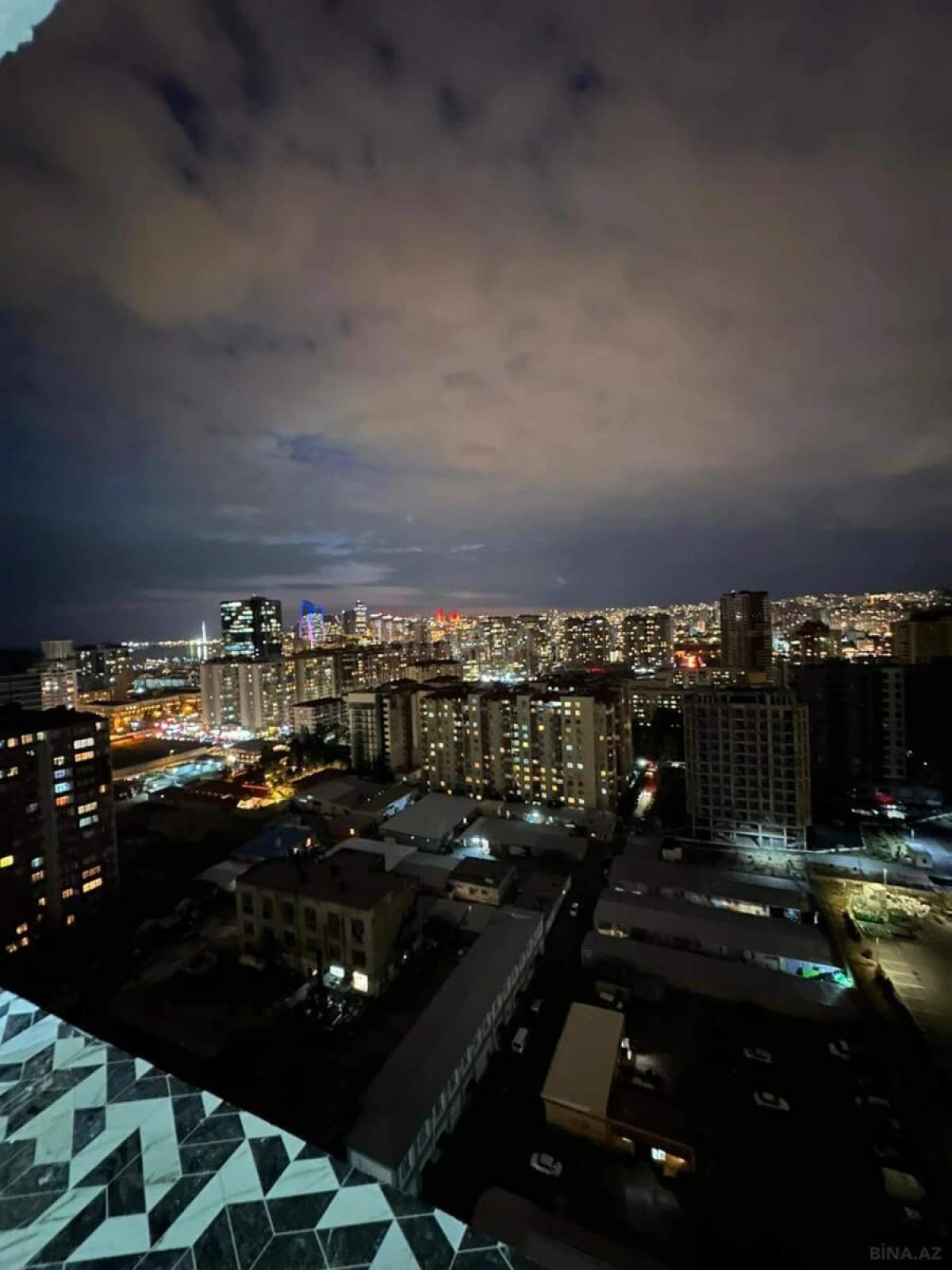 Satılır 2 otaqlı mənzil 68 m²