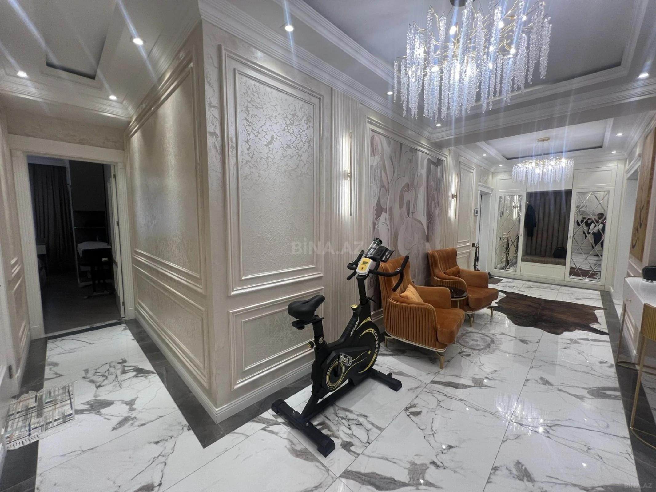 Satılır 3 otaqlı mənzil 135 m²