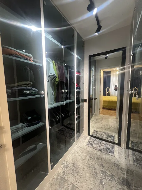 Satılır 3 otaqlı mənzil 135 m²