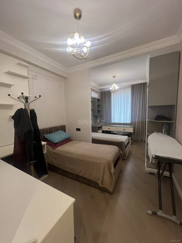 Satılır 3 otaqlı mənzil 135 m²