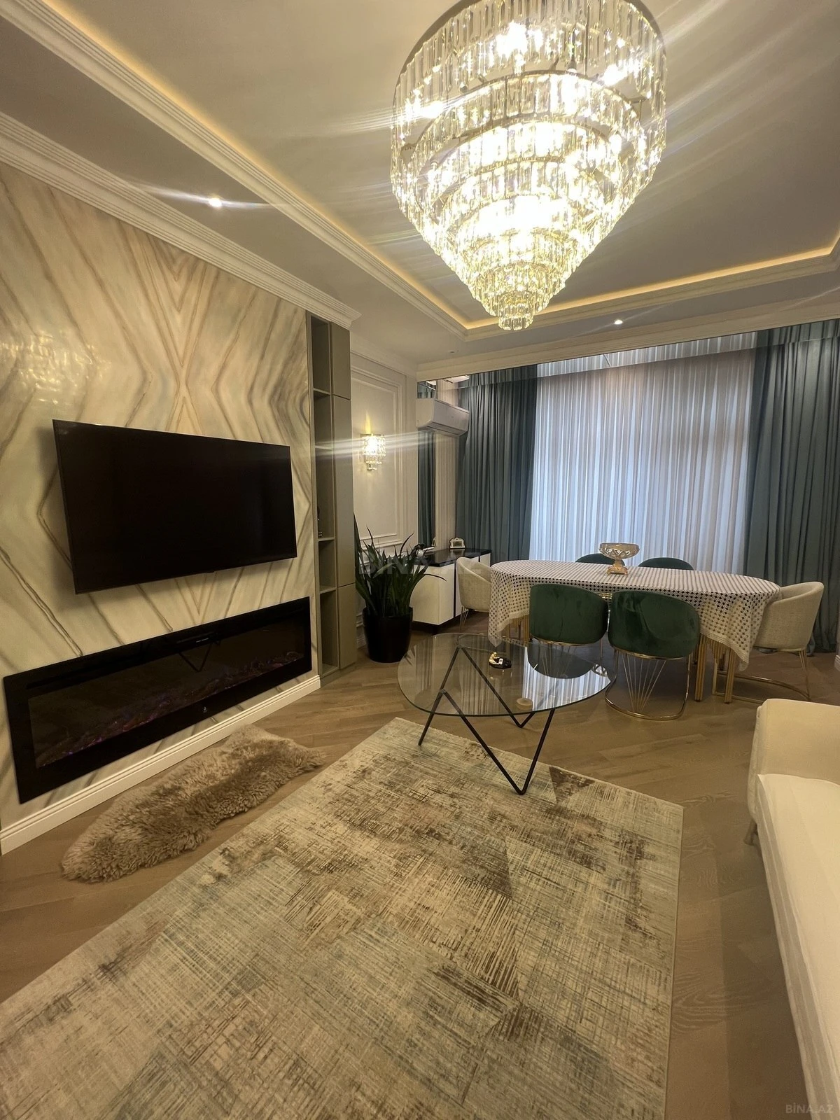 Satılır 3 otaqlı mənzil 135 m²