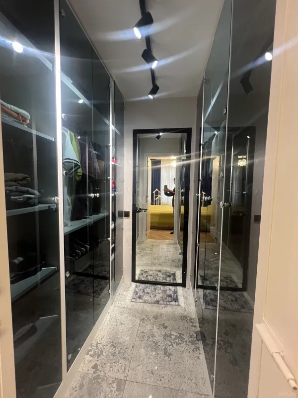 Satılır 3 otaqlı mənzil 135 m²