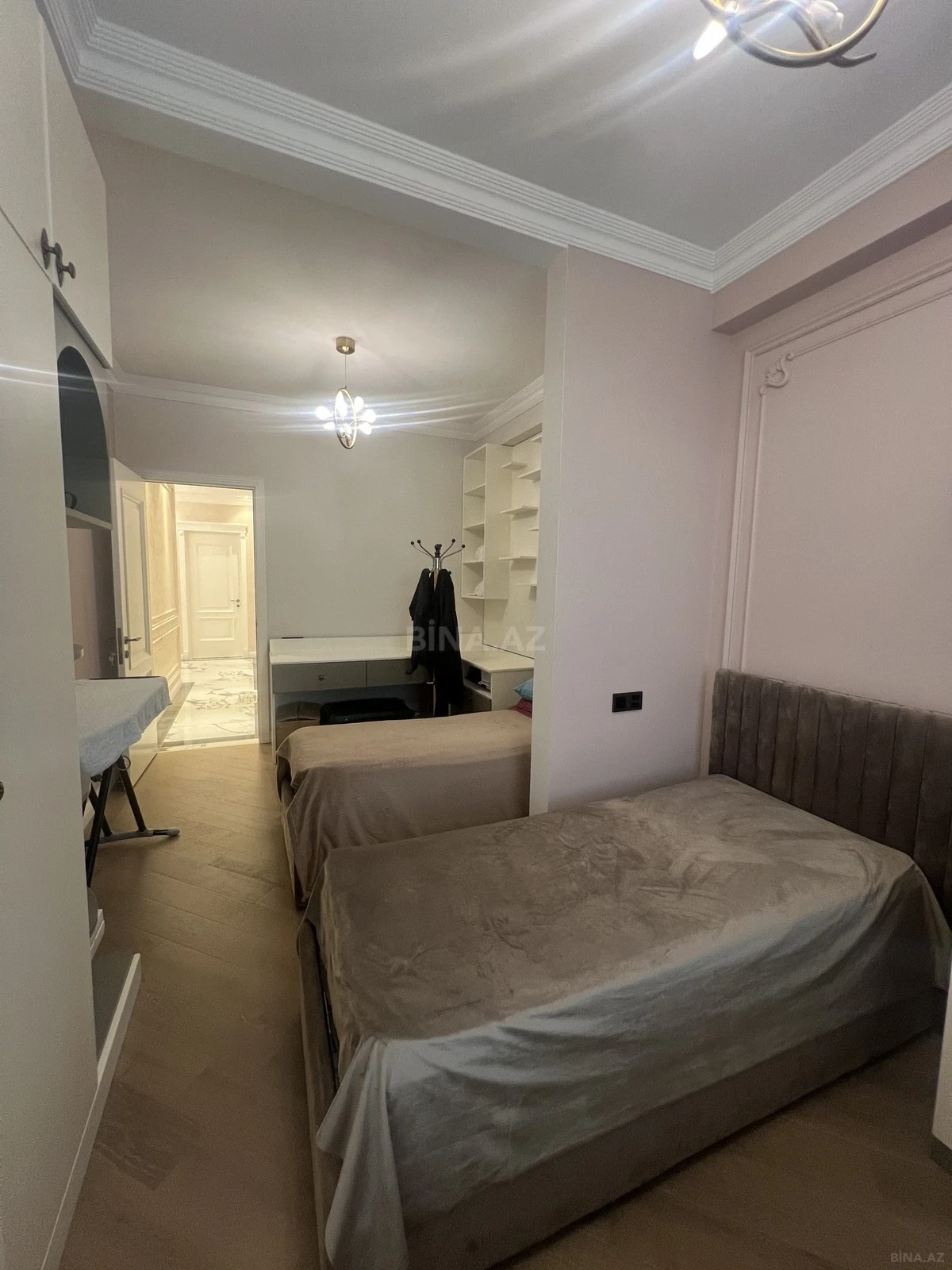 Satılır 3 otaqlı mənzil 135 m²