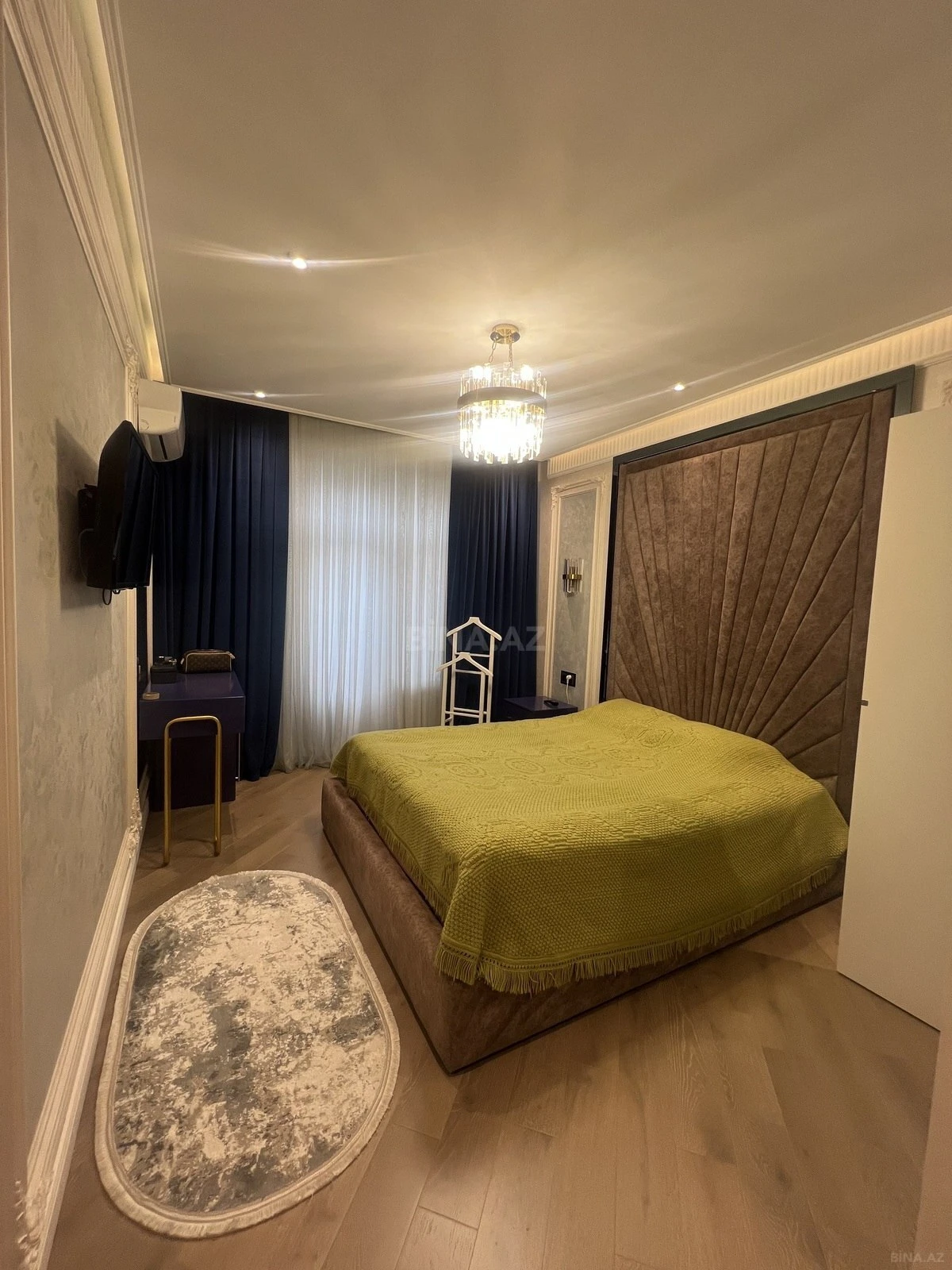 Satılır 3 otaqlı mənzil 135 m²