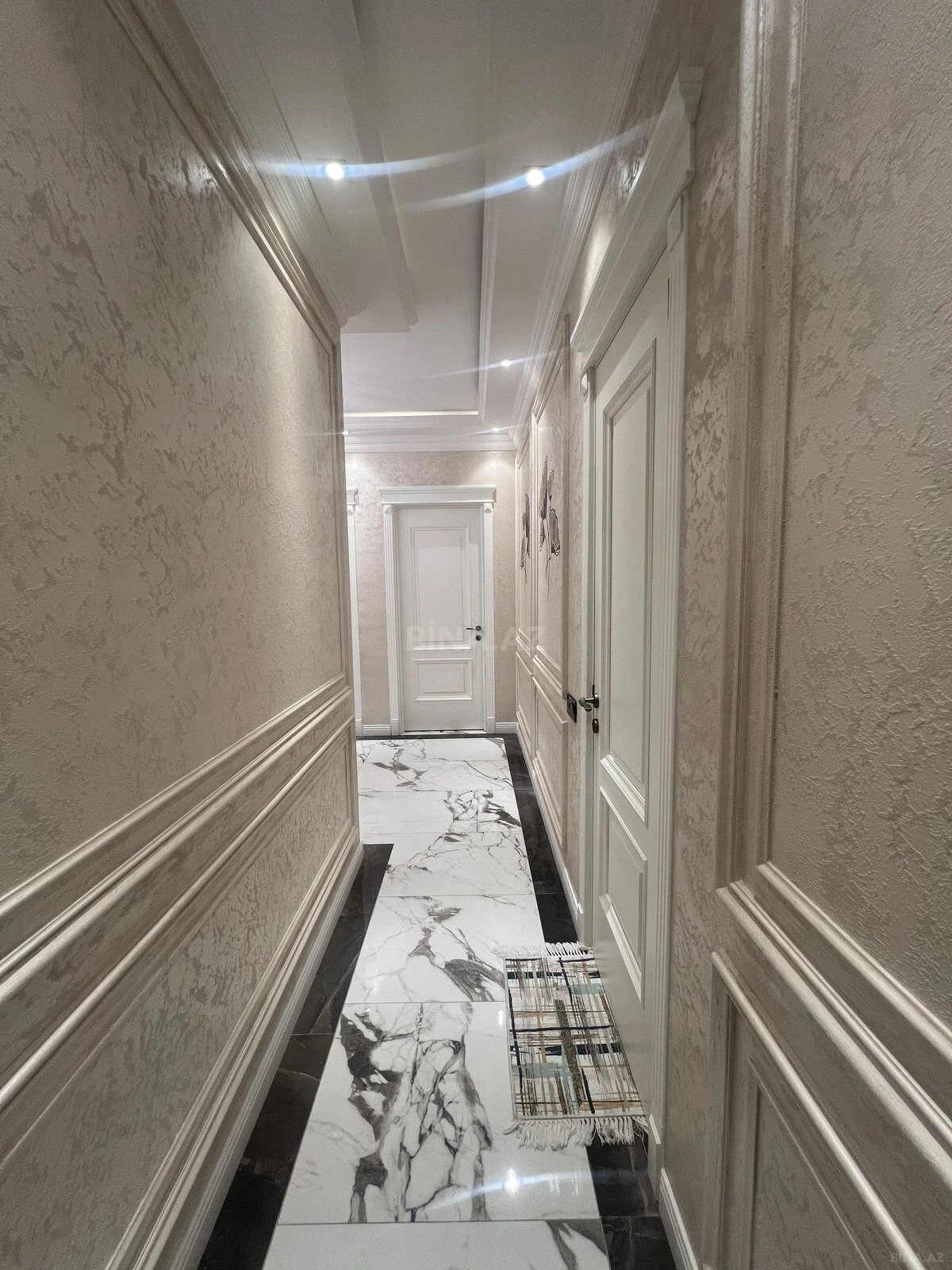 Satılır 3 otaqlı mənzil 135 m²