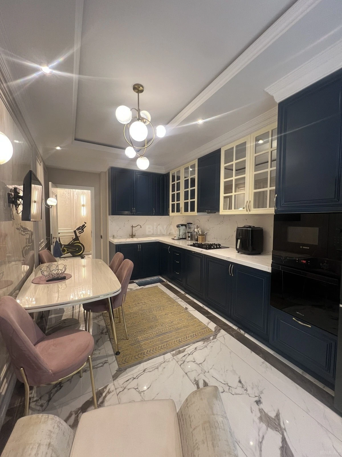 Satılır 3 otaqlı mənzil 135 m²
