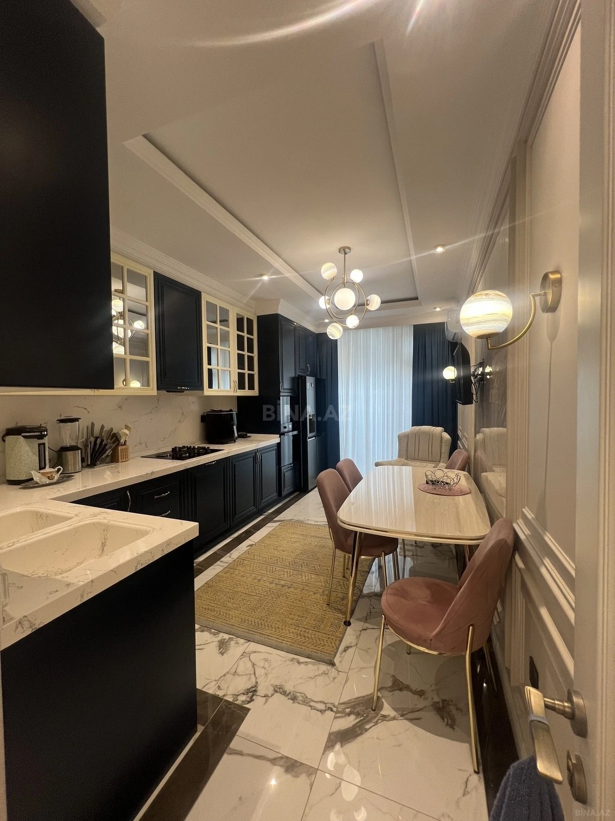 Satılır 3 otaqlı mənzil 135 m²