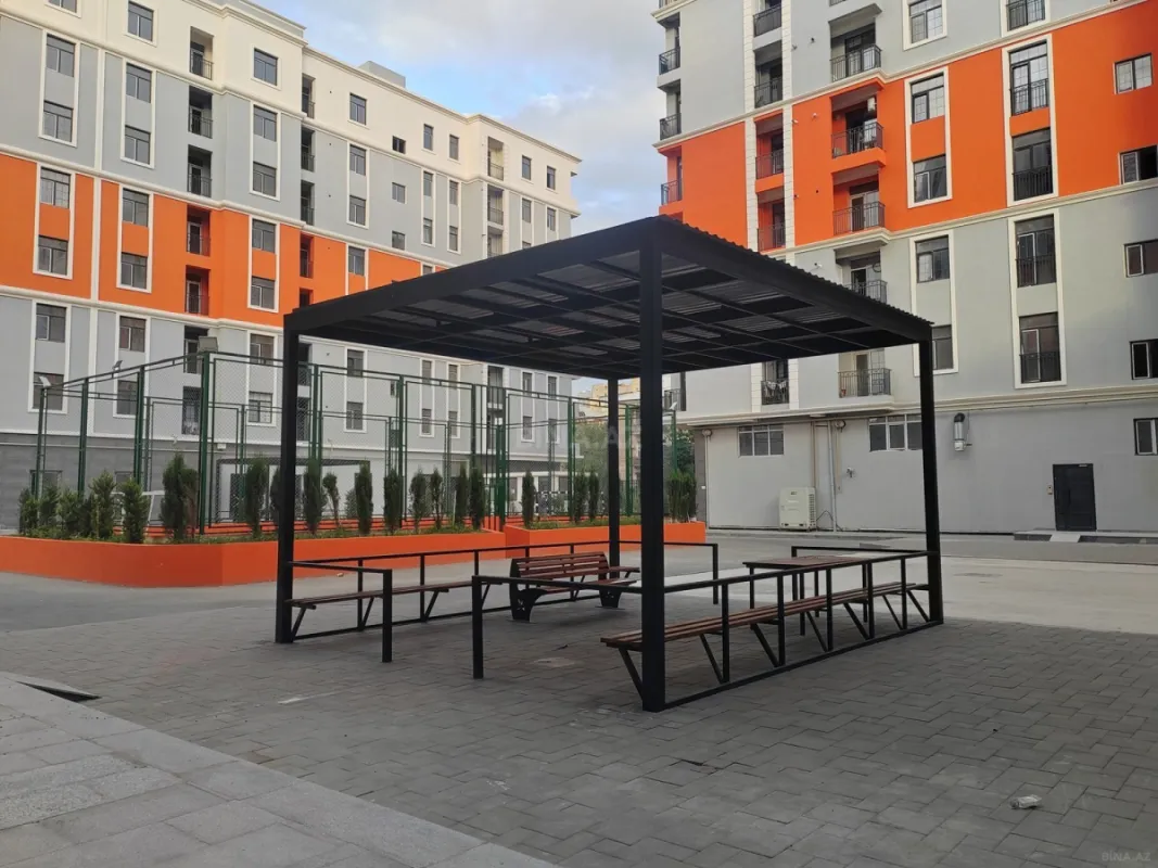 Satılır 4 otaqlı mənzil 143 m²