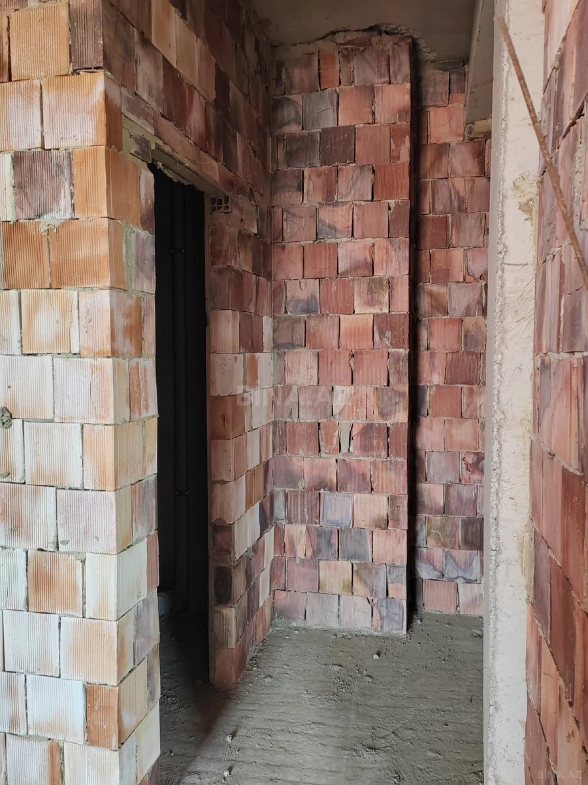 Satılır 4 otaqlı mənzil 143 m²