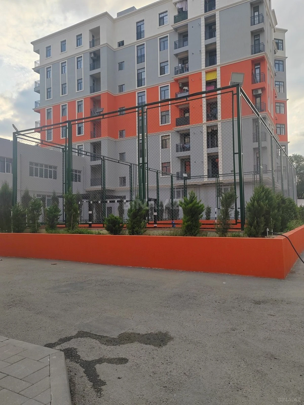 Satılır 4 otaqlı mənzil 143 m²