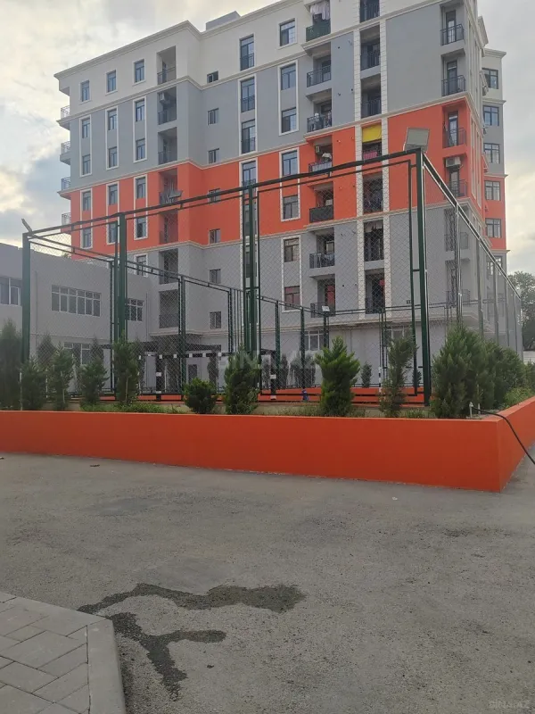 Satılır 4 otaqlı mənzil 143 m²