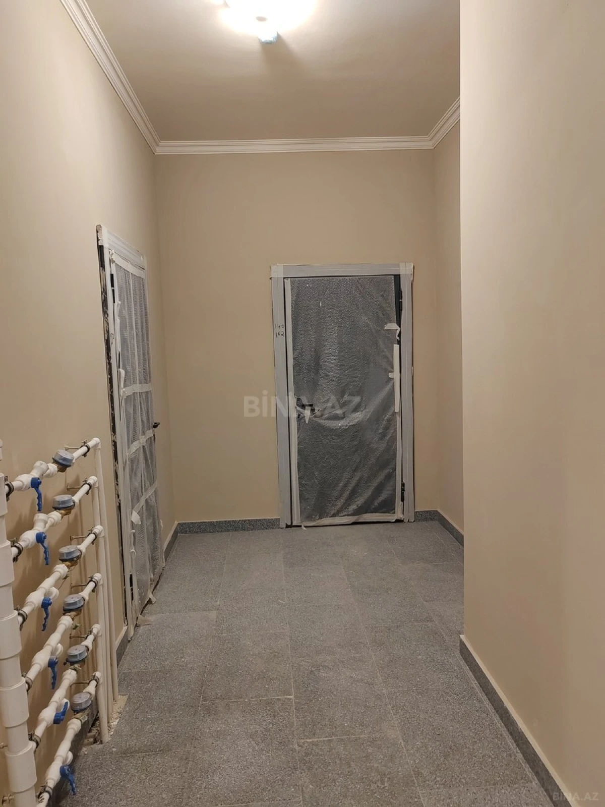 Satılır 4 otaqlı mənzil 143 m²