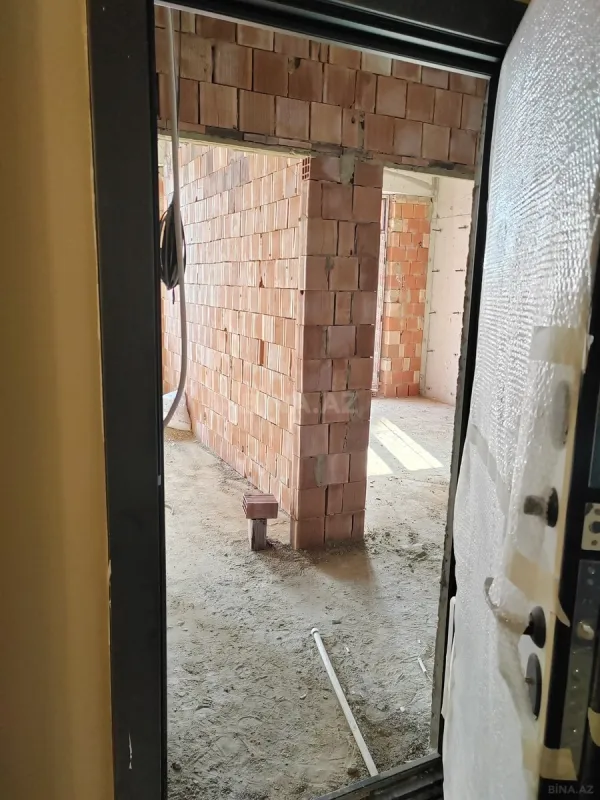 Satılır 4 otaqlı mənzil 143 m²