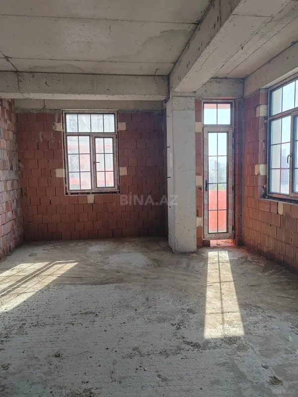 Satılır 4 otaqlı mənzil 143 m²