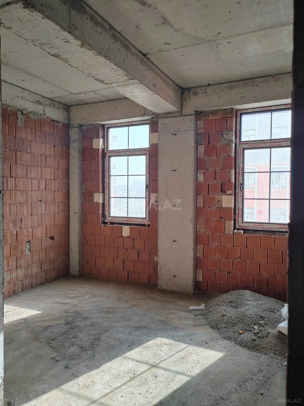 Satılır 4 otaqlı mənzil 143 m²