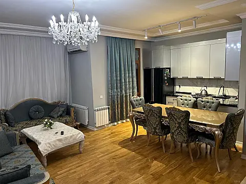 Satılır 3 otaqlı mənzil 93 m² — Bakı, İnşaatçılar 3 otaq 93.00 m²