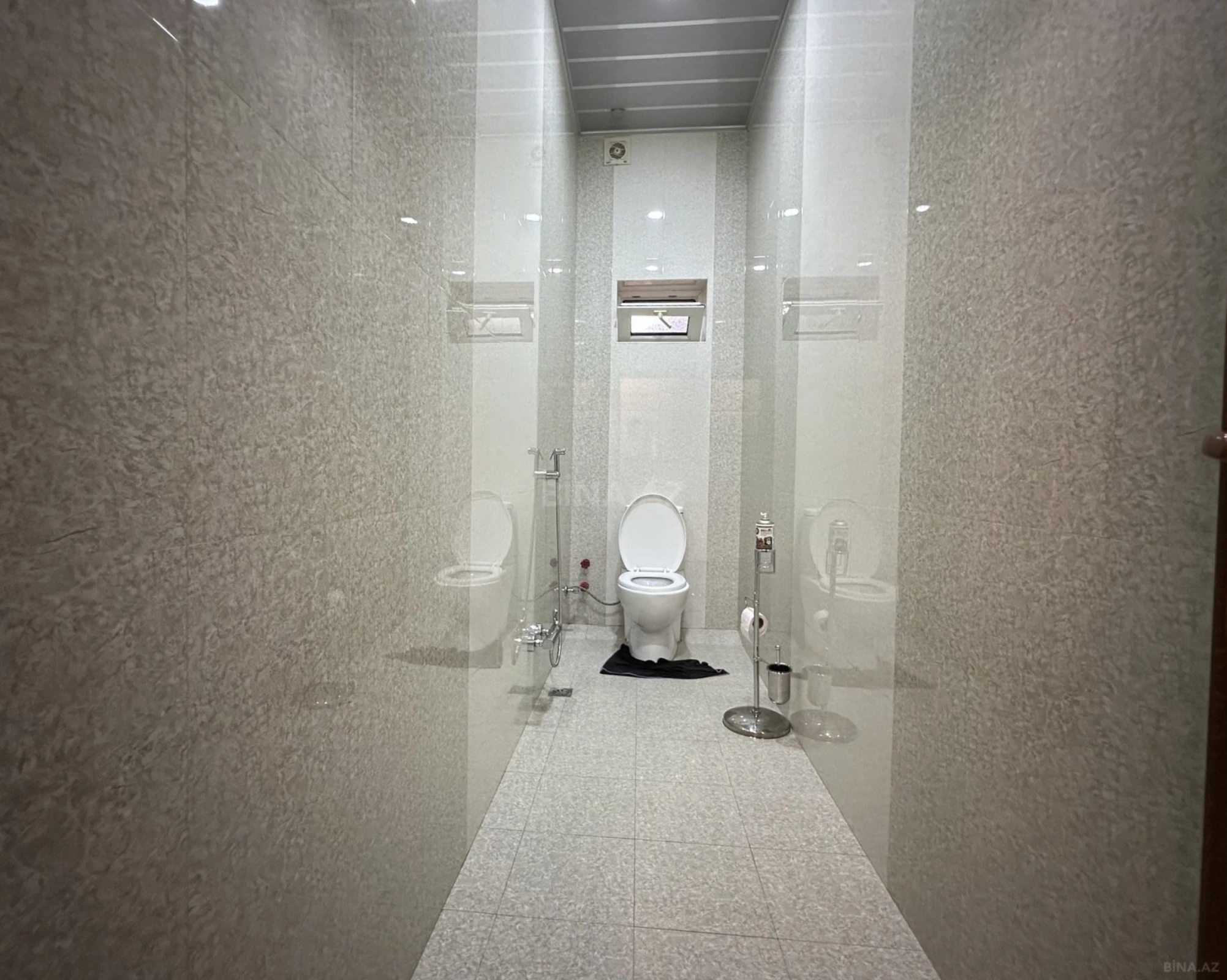 Satılır 5 otaqlı həyət evi 200 m²