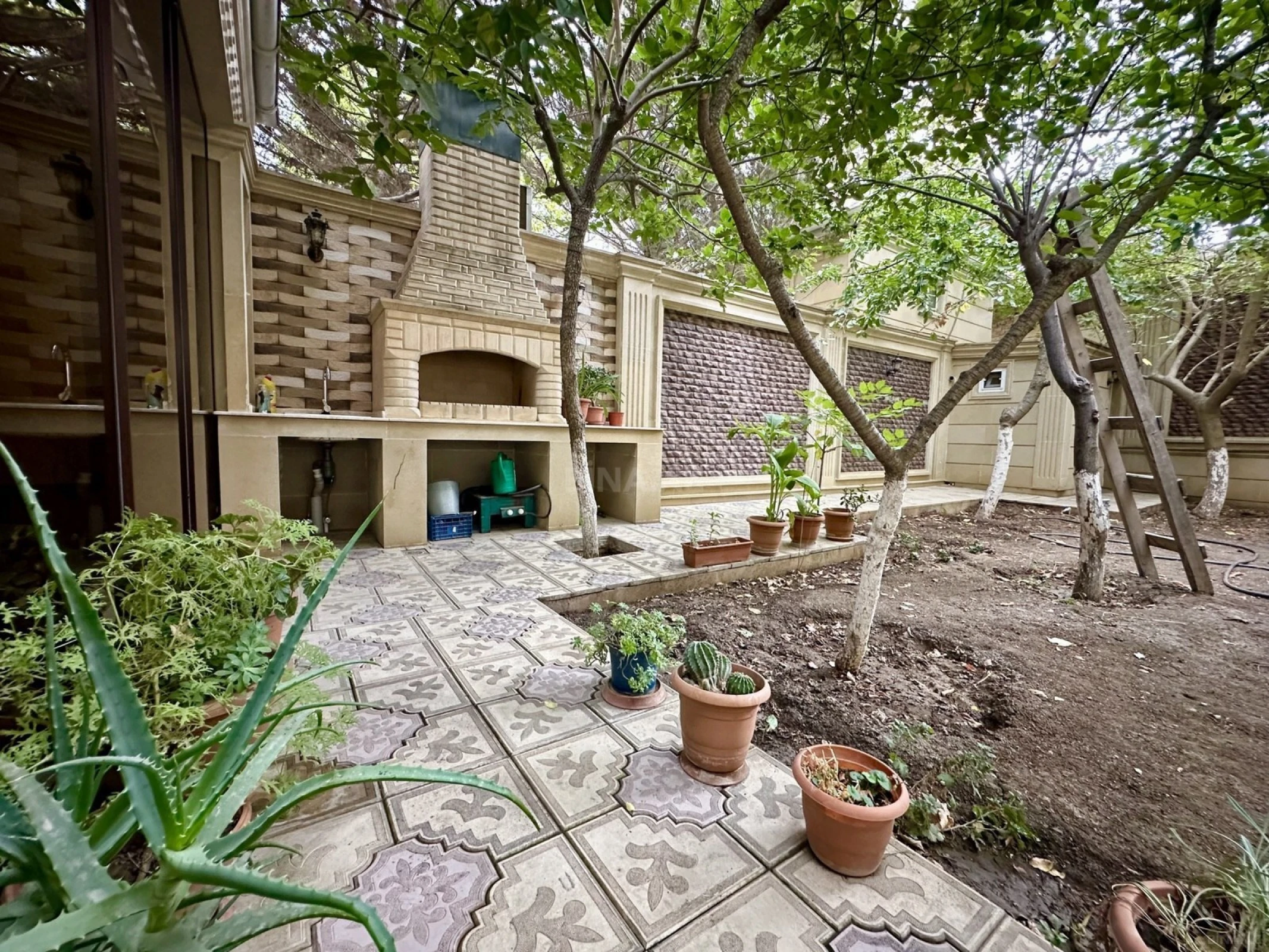 Satılır 5 otaqlı həyət evi 200 m²