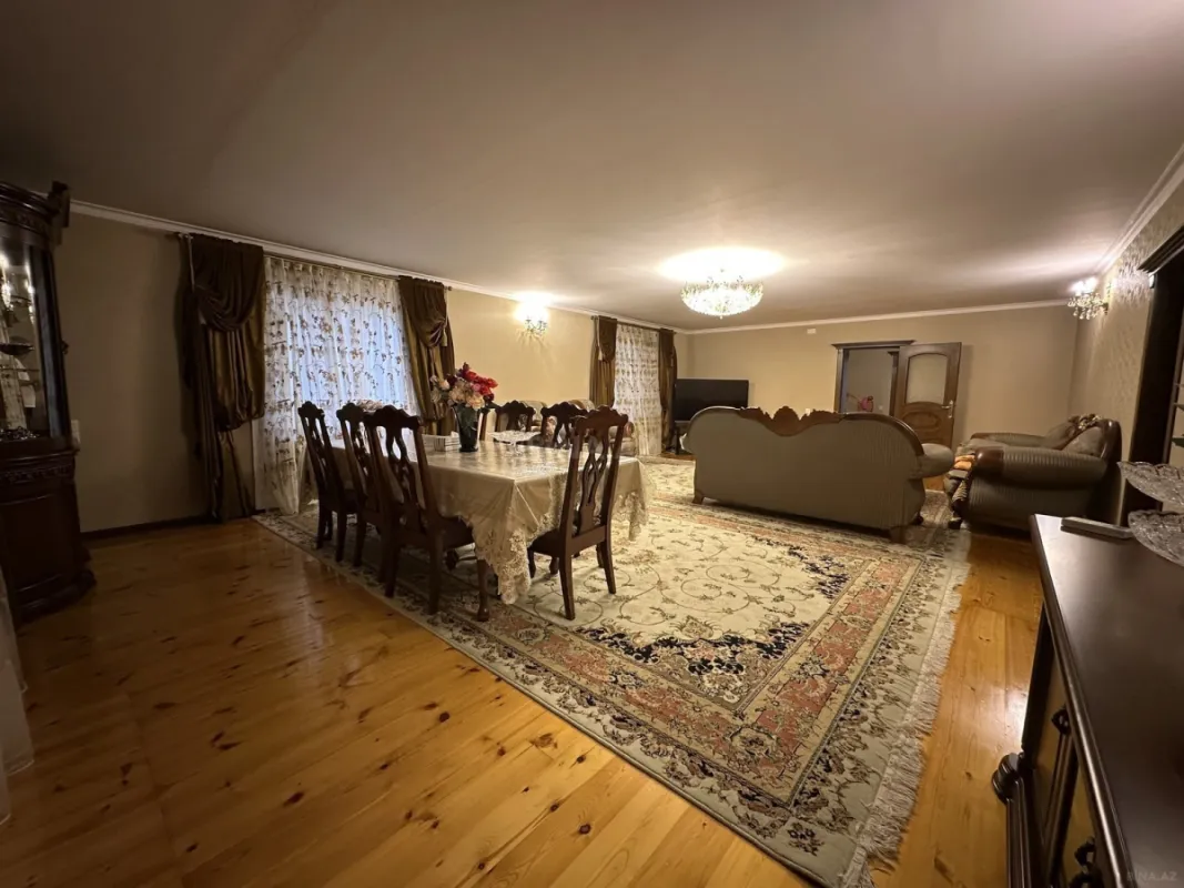 Satılır 5 otaqlı həyət evi 200 m²