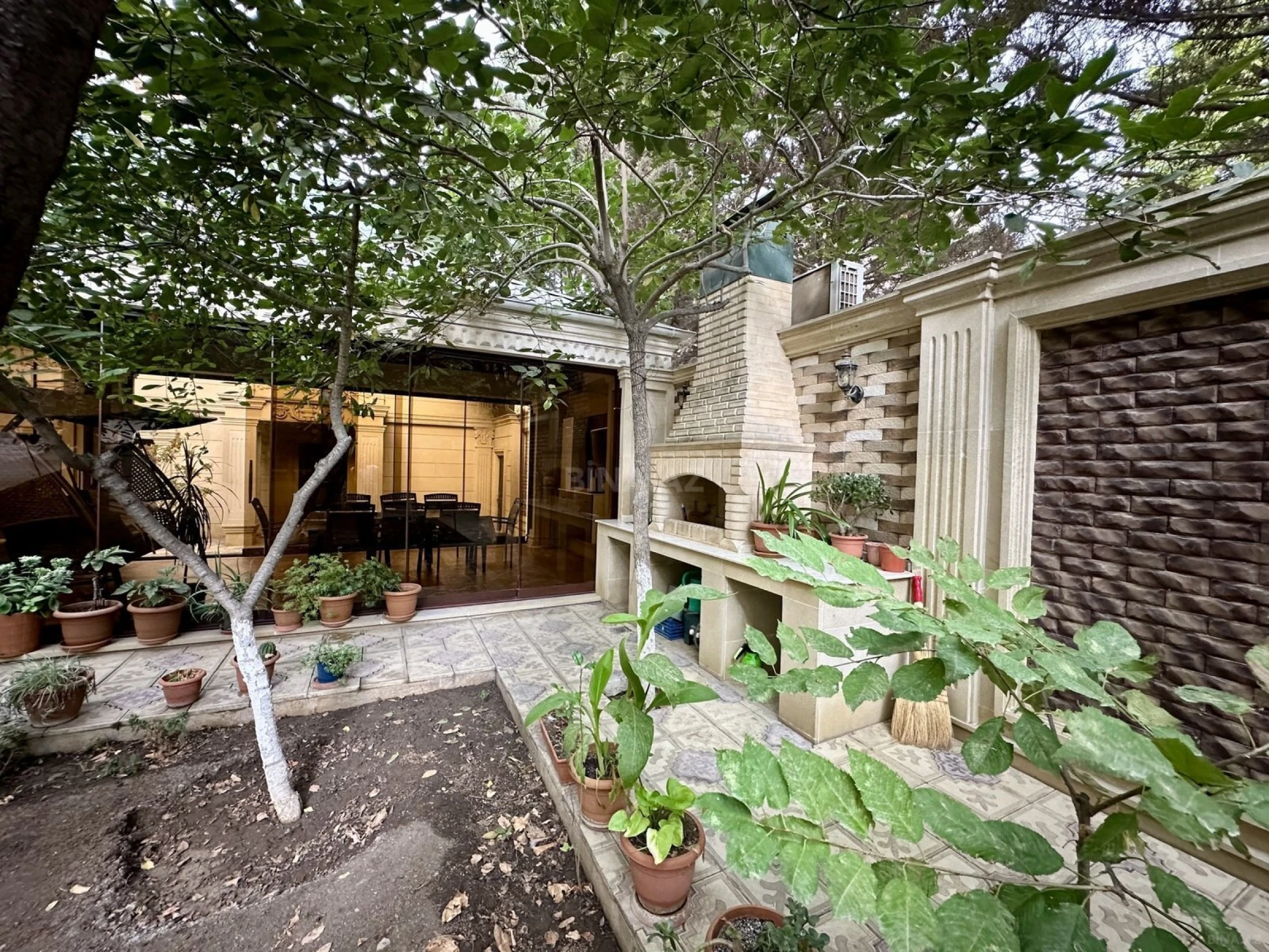 Satılır 5 otaqlı həyət evi 200 m²