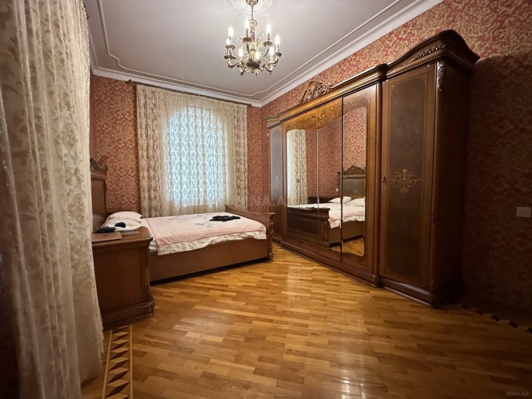 Satılır 5 otaqlı həyət evi 200 m²