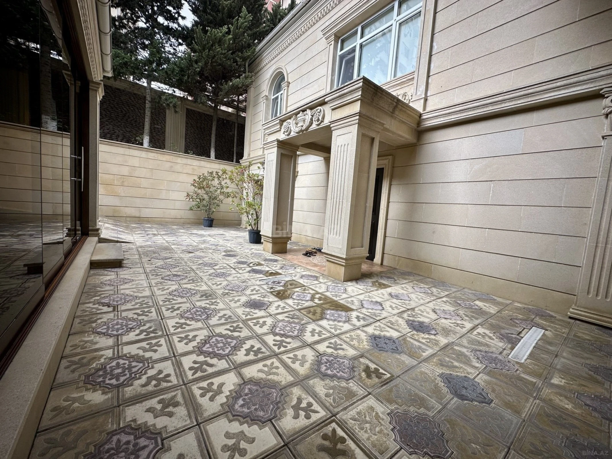 Satılır 5 otaqlı həyət evi 200 m²