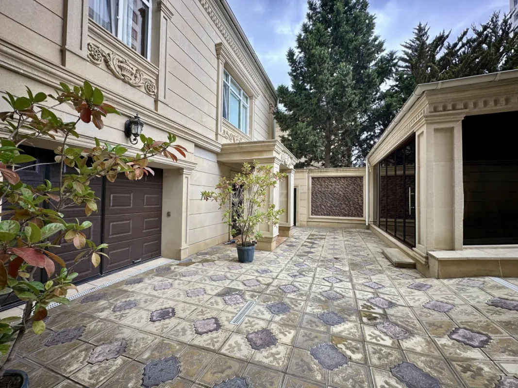 Satılır 5 otaqlı həyət evi 200 m²