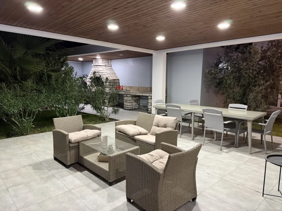 Kirayə verilir 5 otaqlı həyət evi 240 m²
