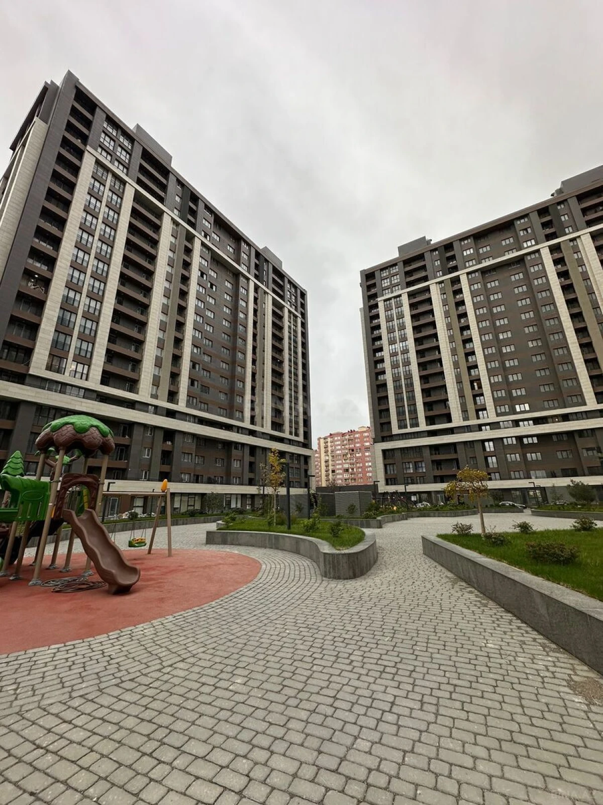 Satılır 3 otaqlı mənzil 127 m²