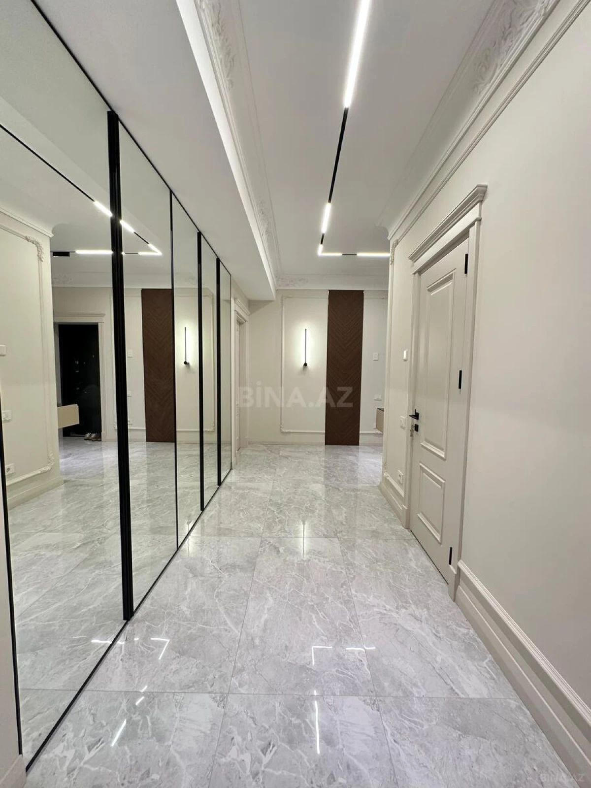 Satılır 3 otaqlı mənzil 127 m²