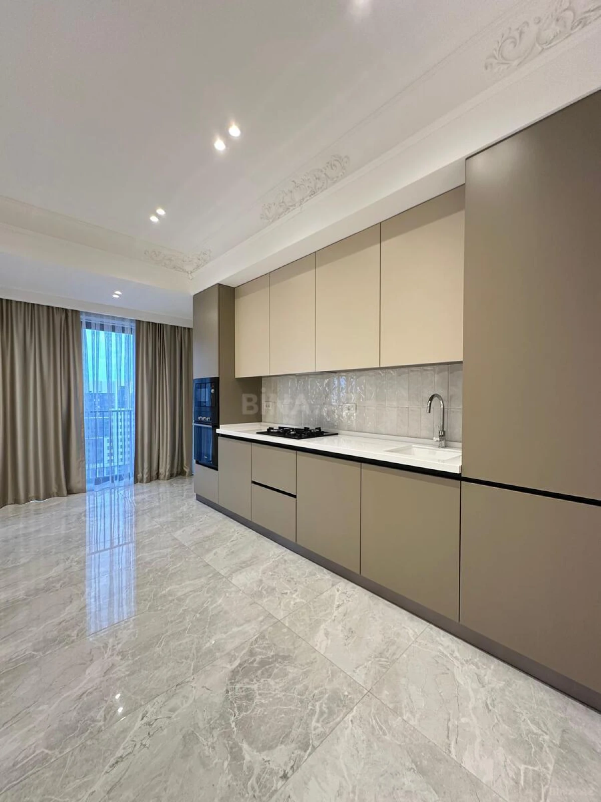 Satılır 3 otaqlı mənzil 127 m²