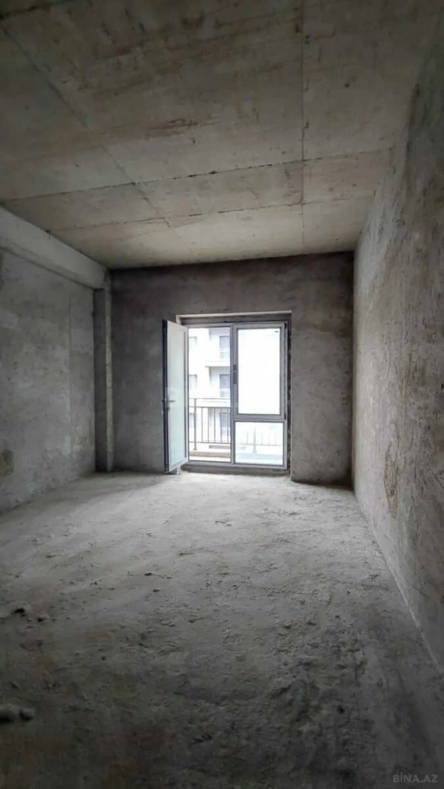 Satılır 4 otaqlı mənzil 166 m²