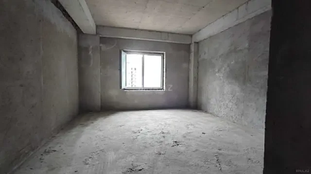 Satılır 4 otaqlı mənzil 166 m²