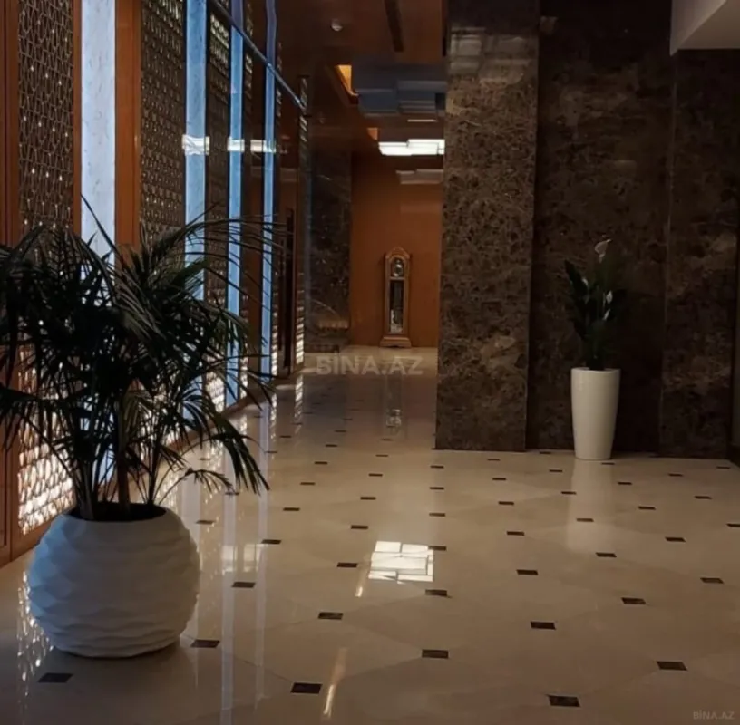 Satılır 4 otaqlı mənzil 205 m²