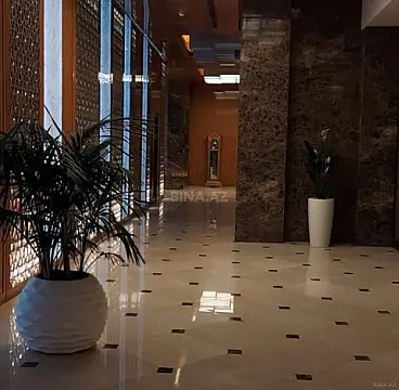 Satılır 4 otaqlı mənzil 205 m²