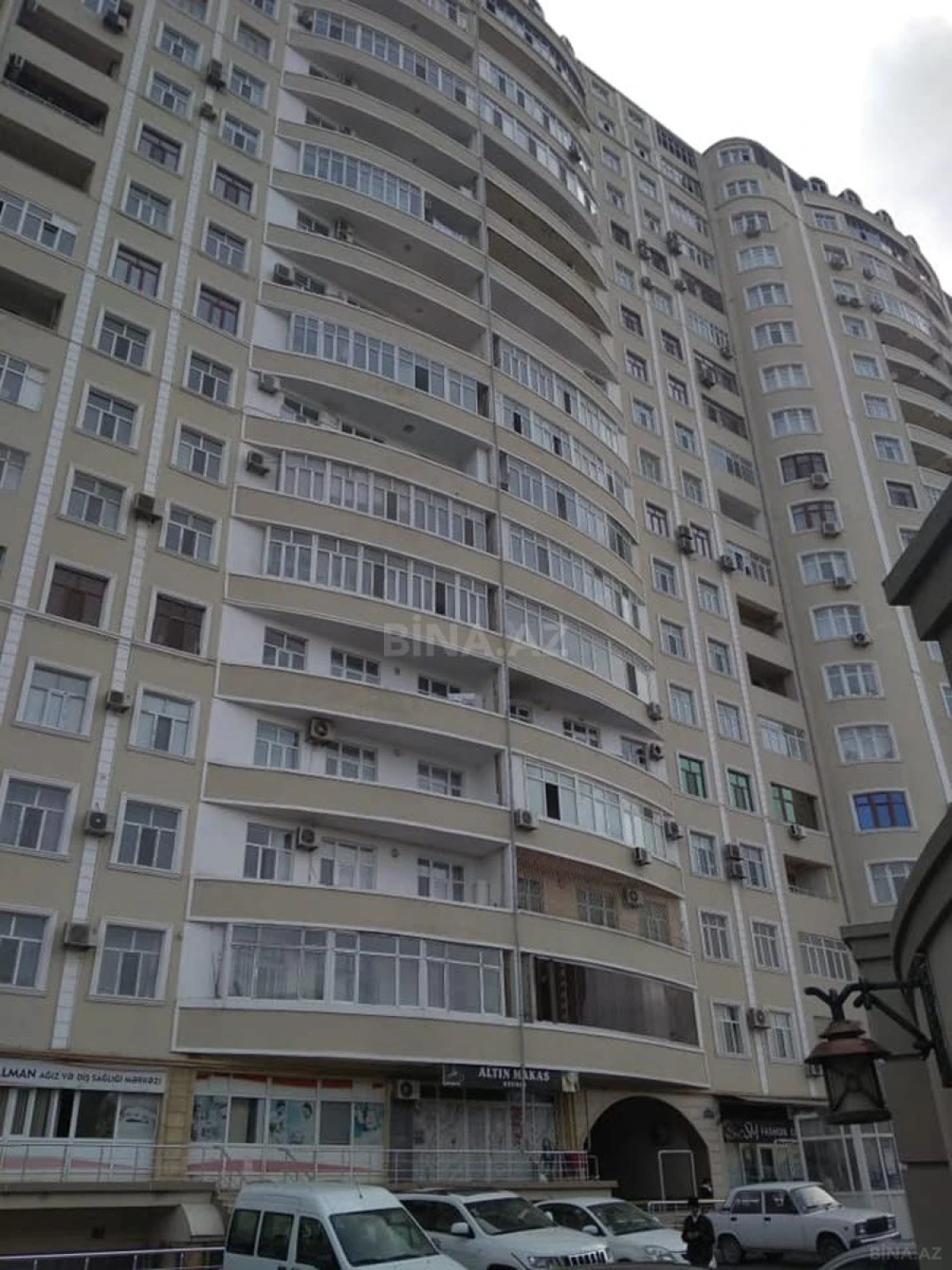 Satılır 3 otaqlı mənzil 127 m²