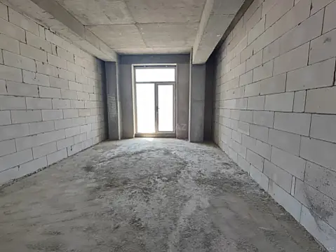 Satılır 3 otaqlı mənzil 136 m²