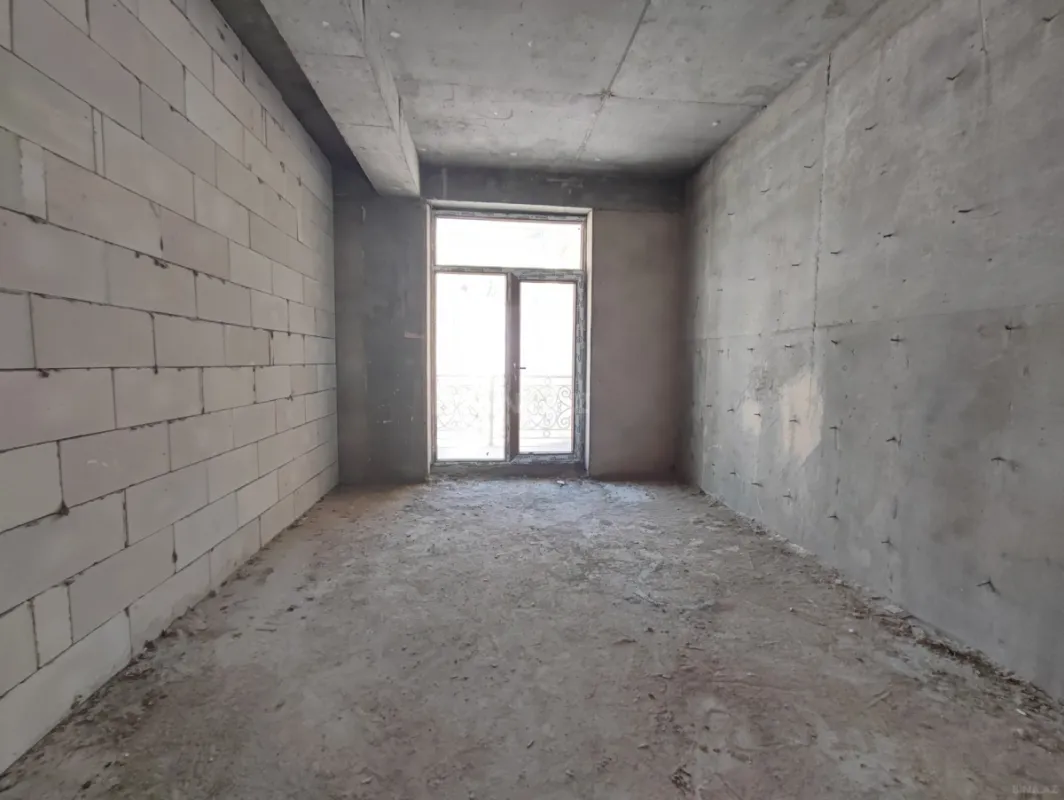 Satılır 3 otaqlı mənzil 136 m²