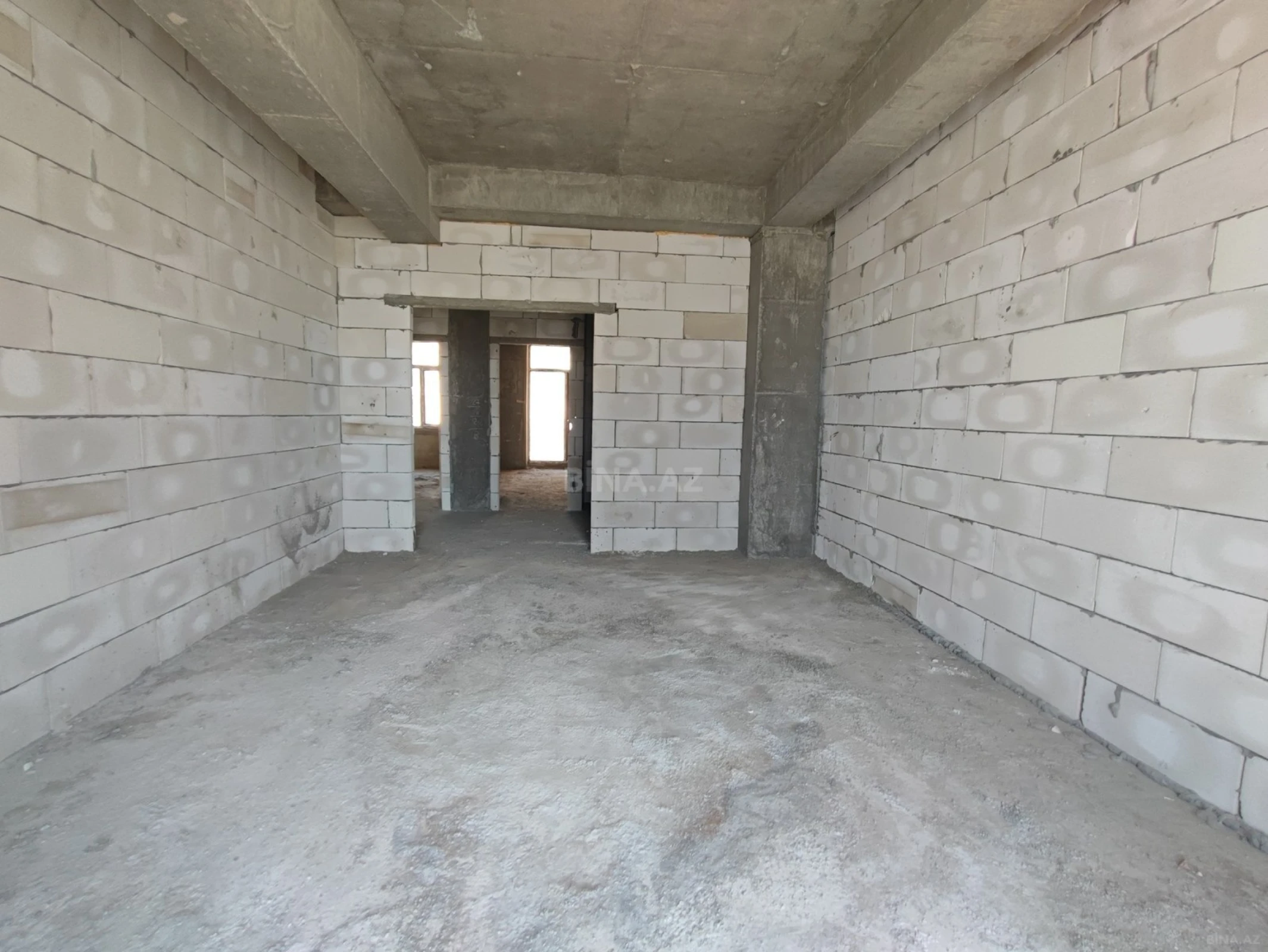 Satılır 3 otaqlı mənzil 136 m²
