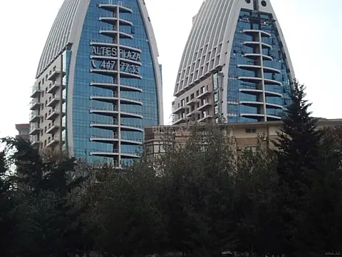 Satılır 3 otaqlı mənzil 153 m²