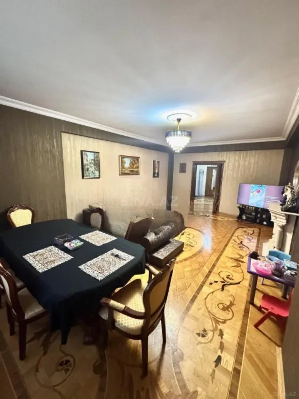 Satılır 3 otaqlı mənzil 153 m²