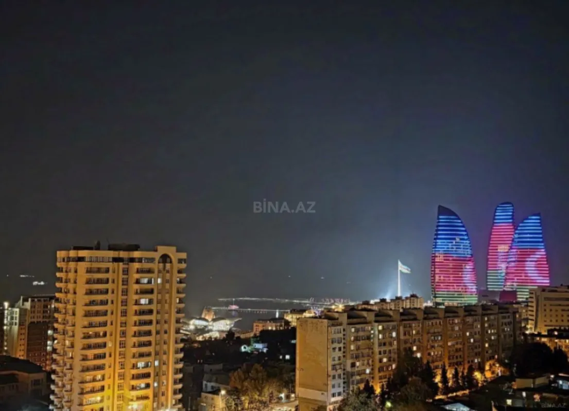 Satılır 3 otaqlı mənzil 153 m²