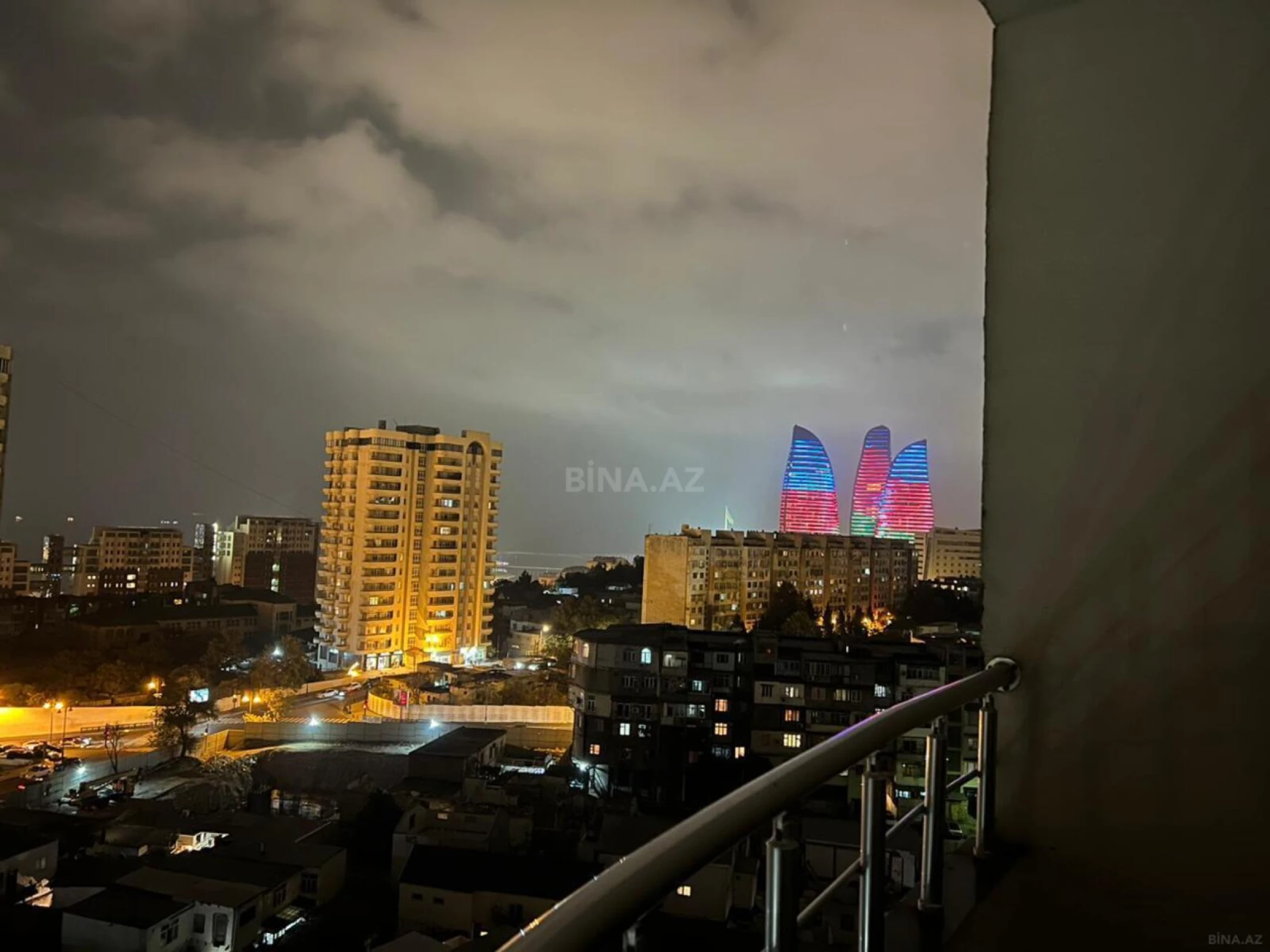 Satılır 3 otaqlı mənzil 153 m²