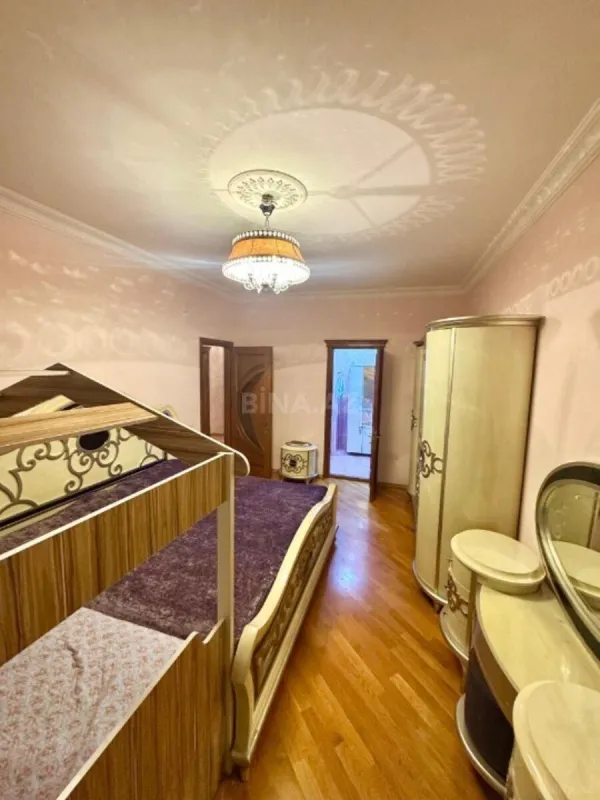 Satılır 3 otaqlı mənzil 153 m²