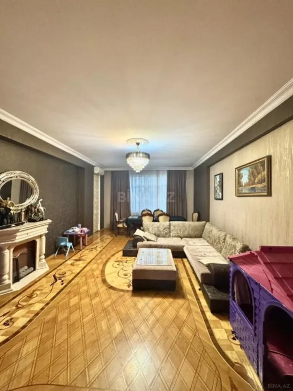 Satılır 3 otaqlı mənzil 153 m²