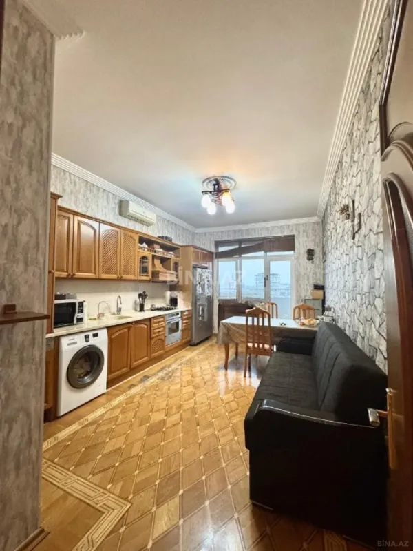 Satılır 3 otaqlı mənzil 153 m²