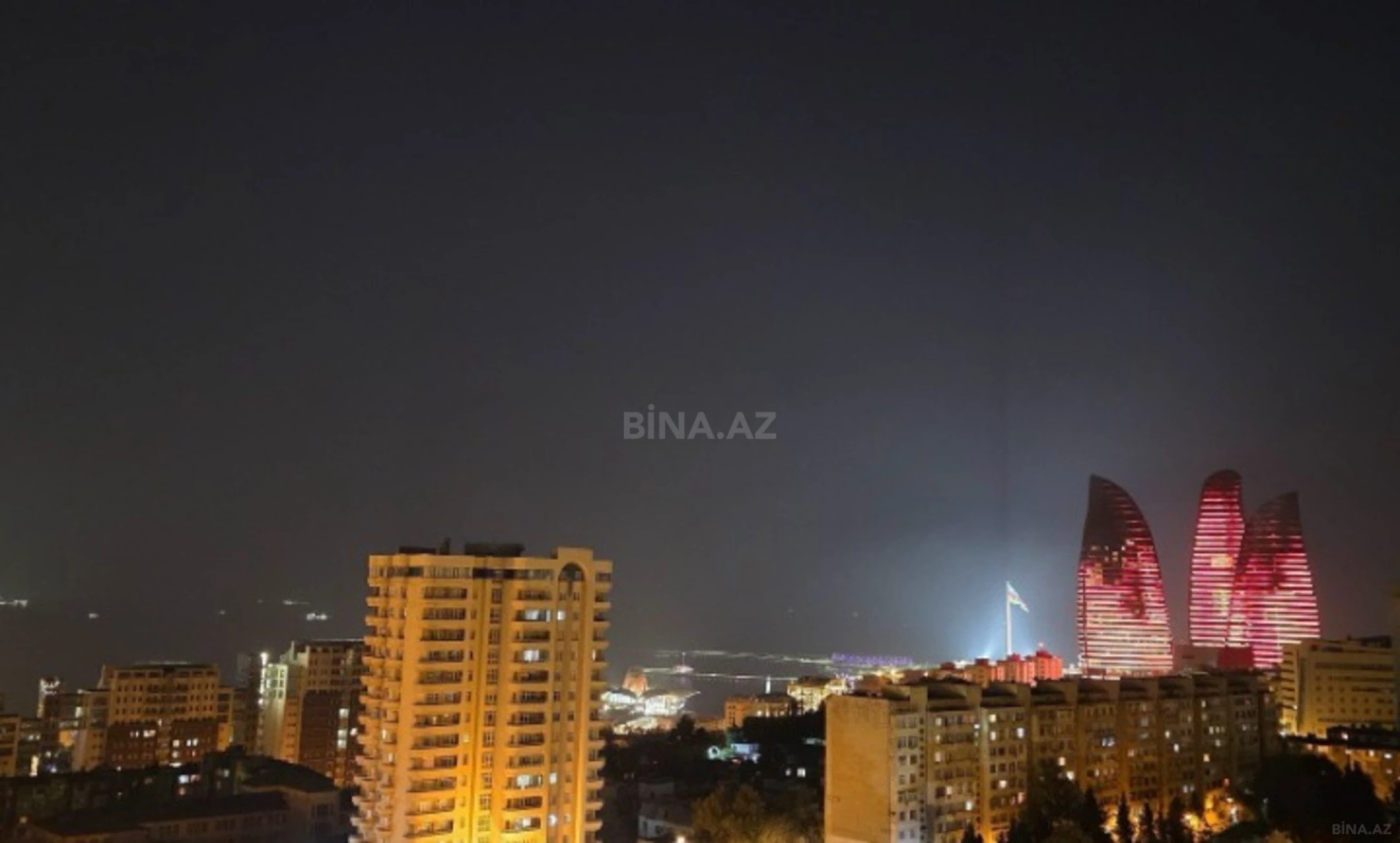 Satılır 3 otaqlı mənzil 153 m²