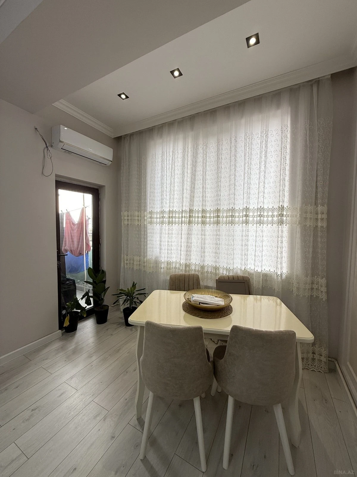 Kirayə verilir 2 otaqlı mənzil 60 m²