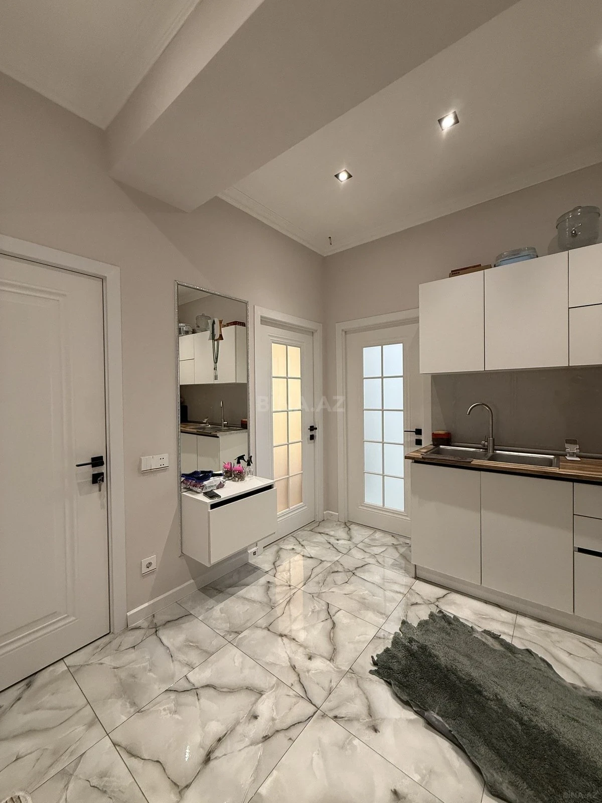 Kirayə verilir 2 otaqlı mənzil 60 m²
