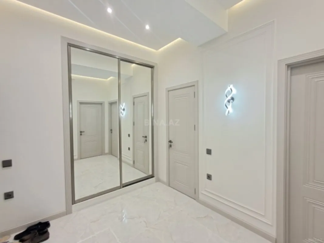 Satılır 4 otaqlı mənzil 181 m²